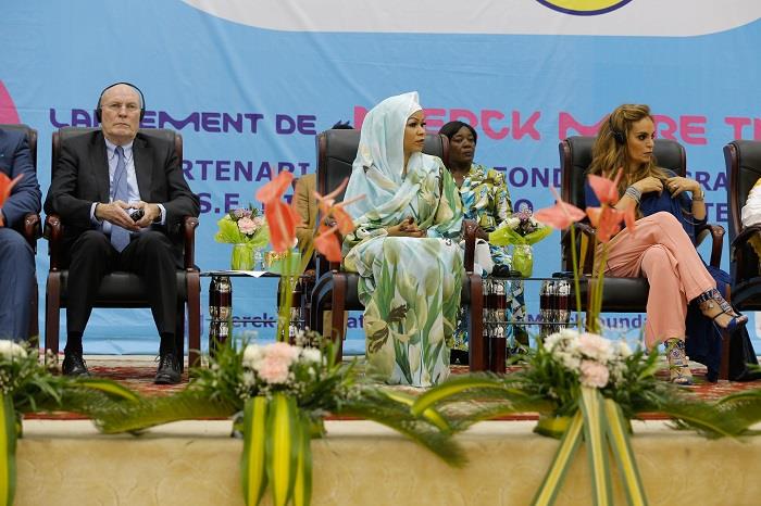 (L-R)
