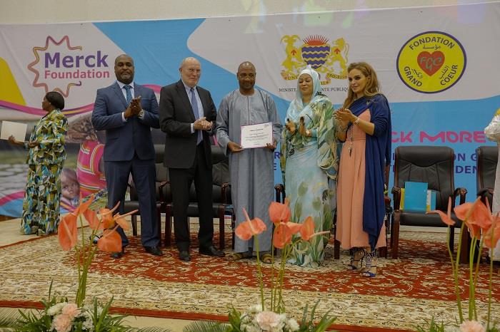 (L-R)
